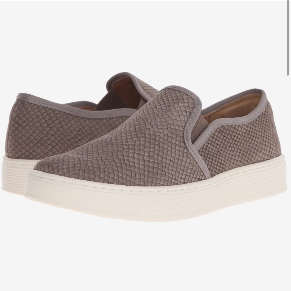 ~~~SOLD~~~ Sofft Somersault Slip-On Sneaker, Size 8 - Picture 3 of 16
